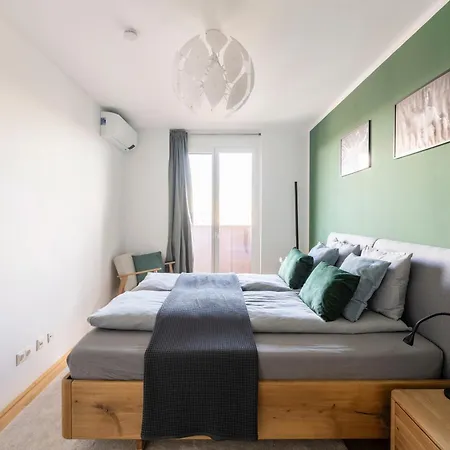 Edler Wohnraum Panoramablick 3 Sz Boxspringbetten, E-ladestation, Kaffeevollautomat, Klima, Lift, Terrasse & 2xtg Daire *